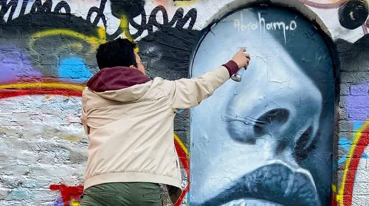 Impresionante obra de artista salvadoreño en Londres es destacada por la BBC