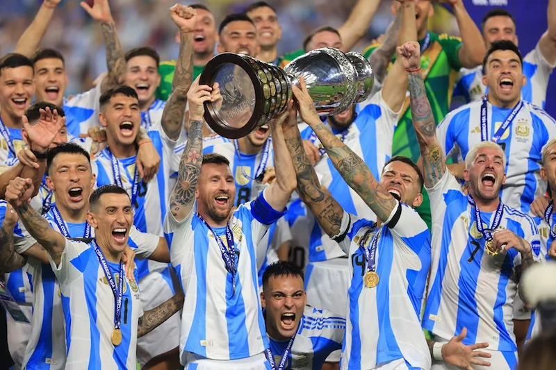 Argentina sigue líder en el ranking FIFA; España y Francia recortan distancia