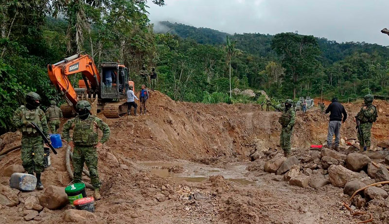 El Ejército de Ecuador afirma tener el control de tres "zonas críticas" de minería ilegal