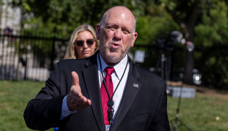 El zar fronterizo de la Casa Blanca, Tom Homan, responde a una pregunta sobre inmigración de los medios de comunicación afuera del Ala Oeste de la Casa Blanca en Washington, DC, EE.UU., el 19 de junio de 2025. EFE