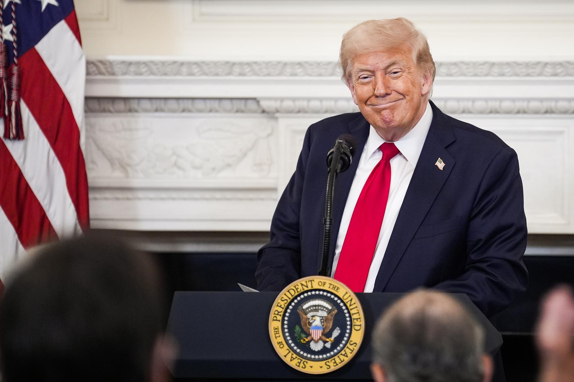 Aranceles, redadas y recortes: el polémico medio año de Trump en su vuelta al poder