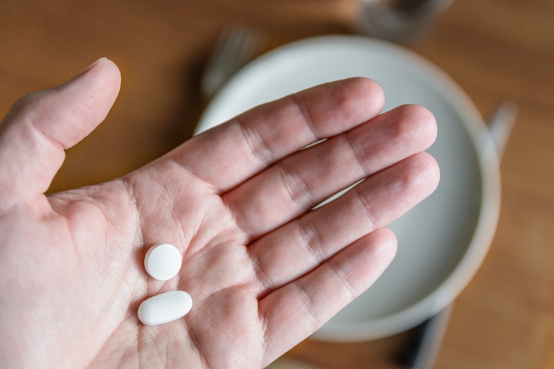 Estudio alerta que ibuprofeno y paracetamol aumentan resistencia a antibióticos