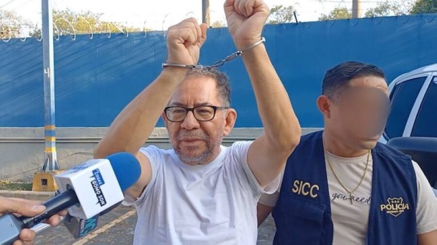 Defensa de Eugenio Chicas dijo que está delicado de salud pese a recibir medicamentos