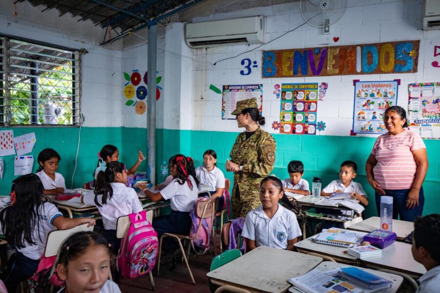 Corte de cabello adecuado y saludo respetuoso serán medidas disciplinarias obligatorias en las escuelas públicas a partir de este miércoles