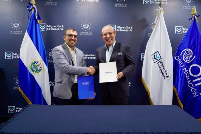 OIM y Migración firman acuerdo para análisis de información sobre movimientos migratorios