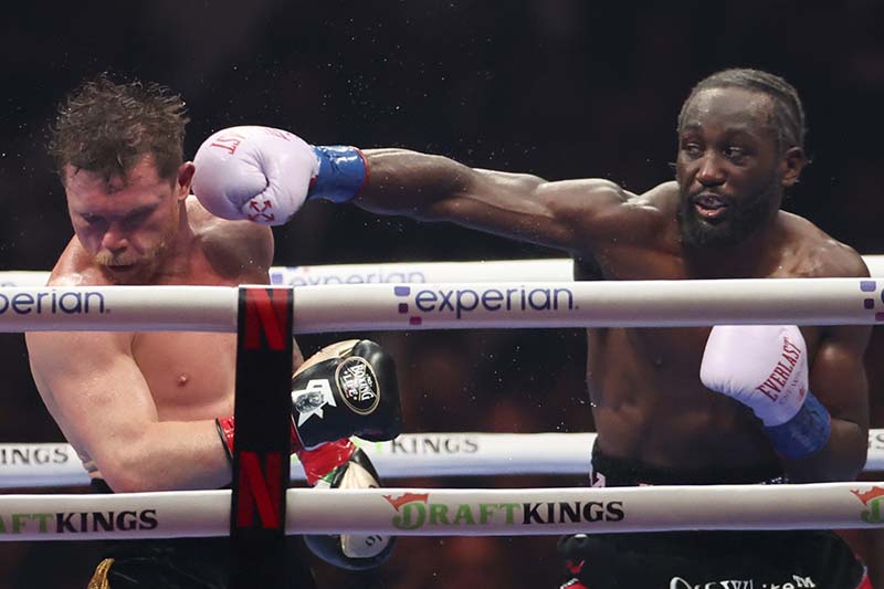 Crawford derrota al ‘Canelo’ Álvarez por voto unánime y le arrebata sus títulos mundiales