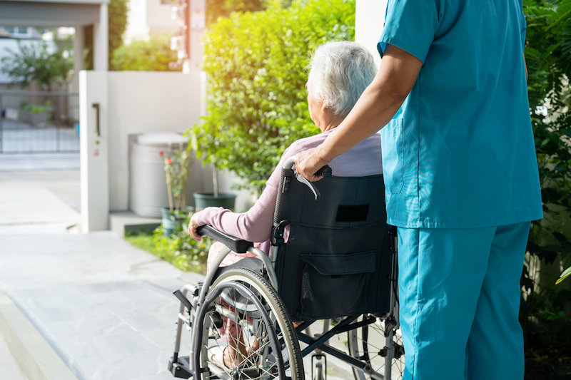 Servicios a domicilio de salud y cuidado de adultos mayores deberán ser autorizados por CSSP, según reforma