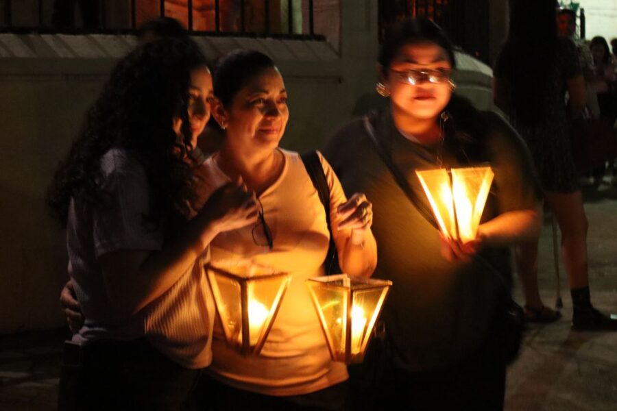 Festival de los Farolitos reúne a fieles para celebrar el nacimiento de la Virgen María