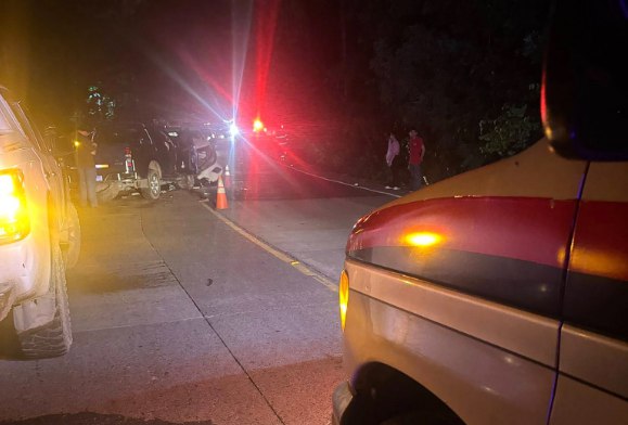 Tres personas, entre ellas dos motociclistas, resultan lesionadas en accidente en Santa Ana