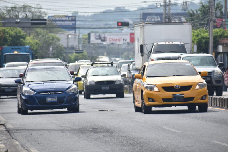 Parque vehicular casi alcanza los 2 millones en El Salvador, según Observatorio