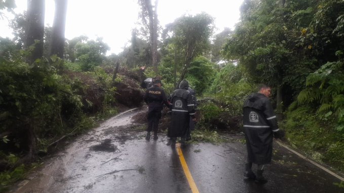 Derrumbe en calle hacia El Boquerón obstaculiza el paso vehicular y peatonal
