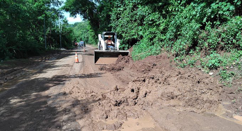 Lluvias dejaron al menos 72 derrumbes y 26 carreteras obstruidas temporalmente