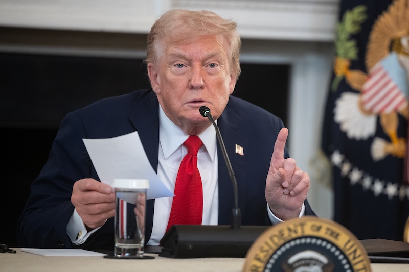 Trump asegura tener los fondos federales para pagar a tropas durante el cierre de gobierno