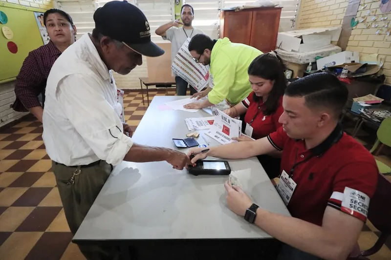 Elecciones en Honduras bajo riesgo por violencia política, fallas técnicas y falta de conectividad