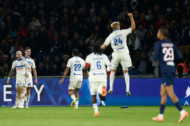 El PSG sobrevive a la voracidad de Panichelli en su regreso a la liga