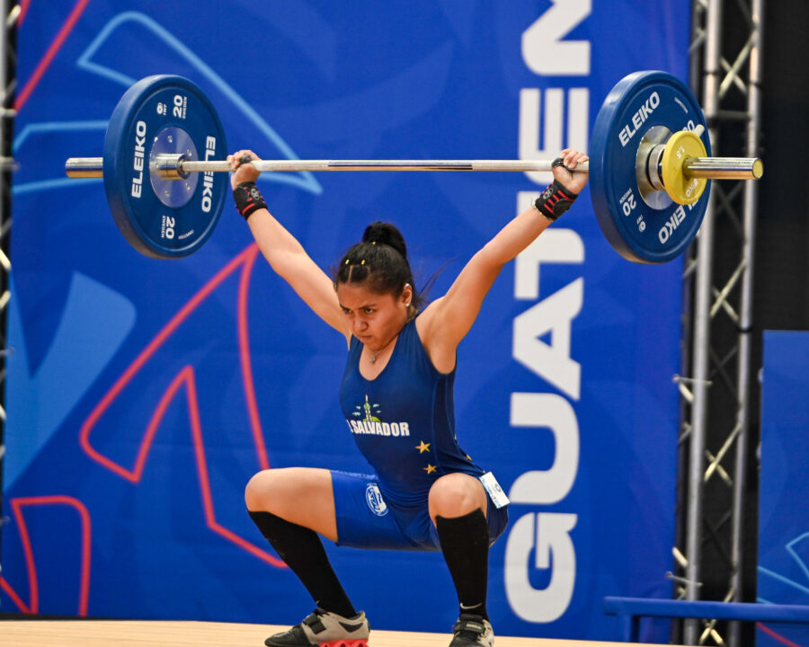 La pesista salvadoreña July Mendoza conquista su tercer oro en los Juegos Centroamericanos 2025