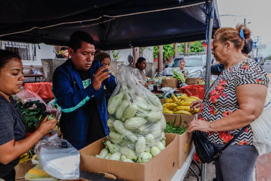 Viceministro de Agricultura defiende los agromercados y rechaza críticas de la oposición