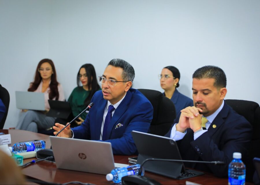 Salud aplicaría escalafón para salarios hasta de $1,500 con un techo máximo de $3,000