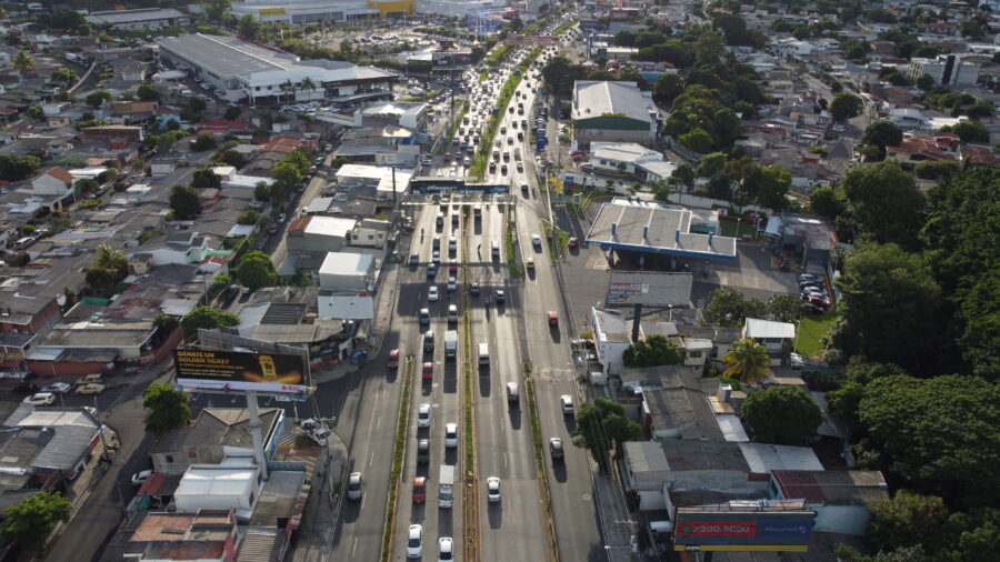 El gobierno salvadoreño acumula más de 13,000 vehículos registrados con placas nacionales