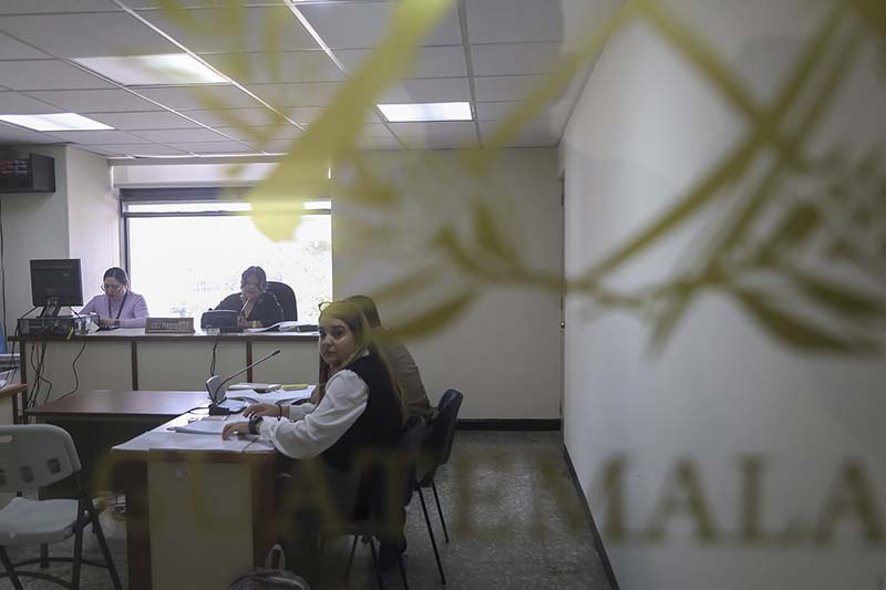 Tribunal guatemalteco retrotrae caso del ministro de Gobernación contra su exesposa