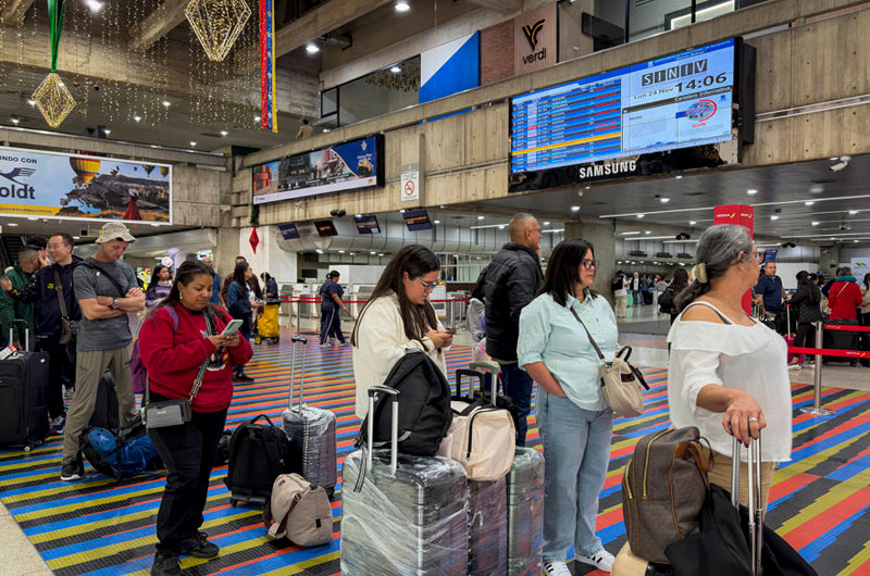 Venezuela sigue acumulando suspensiones de vuelos pese a la advertencia de su Gobierno