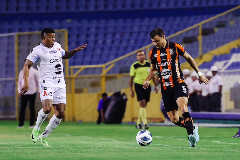 Águila y Cacahuatique avanzan a cuartos de final del Apertura 2025 en El Salvador