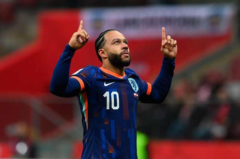 Depay no falla y Países Bajos acaricia el Mundial