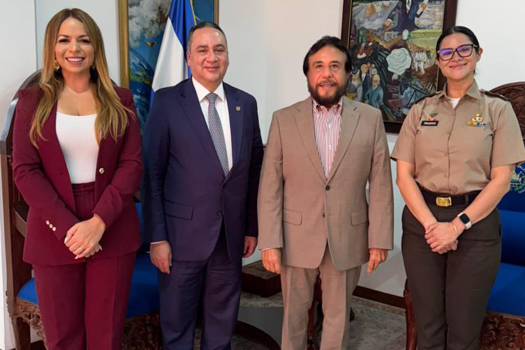 Ulloa se reunió con el fiscal general y la ministra de Educación para abordar el “fortalecimiento” de gestión pública