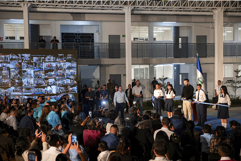 Bukele inaugura 70 centros educativos del programa Dos Escuelas por Día