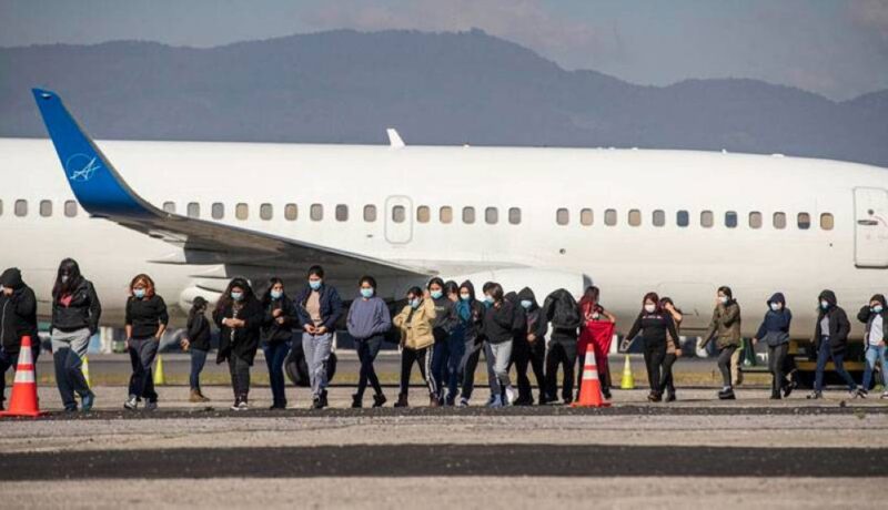 El Salvador ha recibido 334,557 deportados desde 2013 según Migración