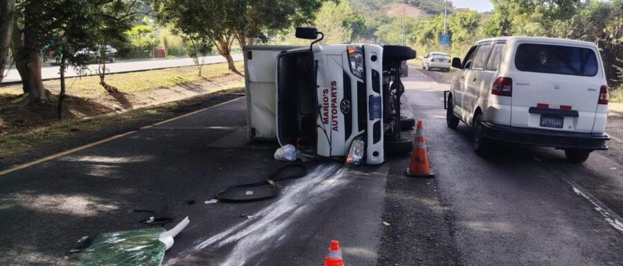El Salvador reduce la mortalidad en accidentes de tránsito en 2025, pese al aumento de estos