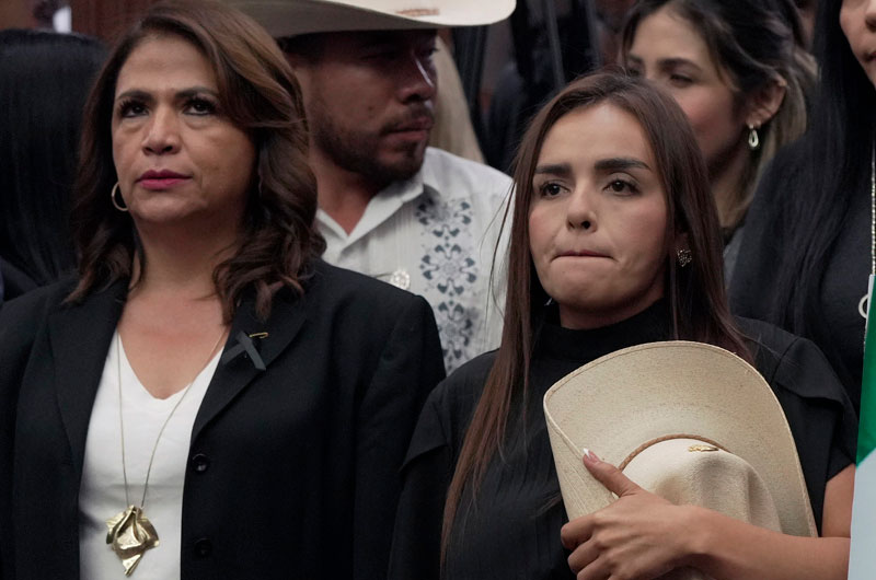 Viuda de Carlos Manzo, alcalde asesinado es la líder local más popular del país, según sondeo