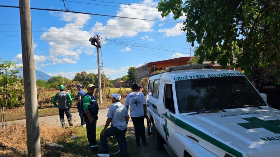 Un hombre murió electrocutado mientras trabajaba en un poste de tendido eléctrico en Usulután
