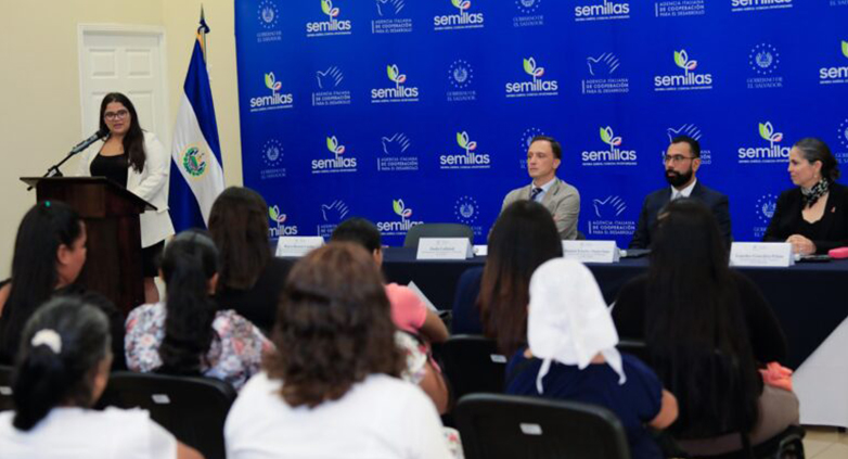 Culmina taller para 15 vendedoras del Mercado Central para prevenir la migración irregular