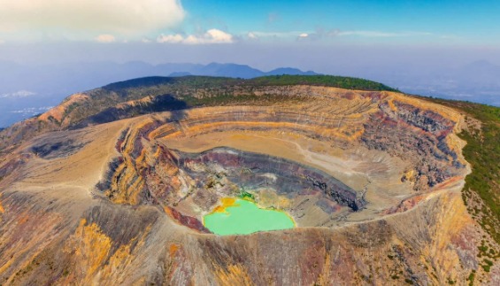 Marn restringe el acceso al cráter del volcán de Santa Ana debido a fuertes vientos