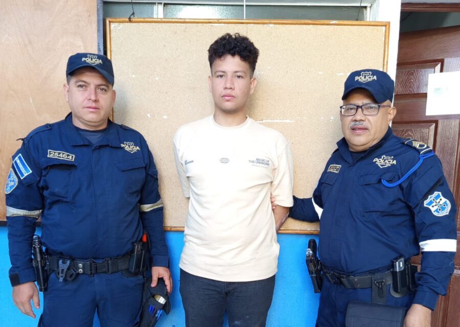 Arrestan a joven por conducir con 228° de alcohol y provocar un accidente en Santa Ana