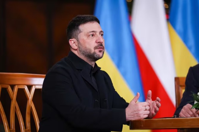 Zelenski niega que Kiev atacara una residencia de Putin en Nóvgorod y acusa a Rusia de "socavar" la diplomacia