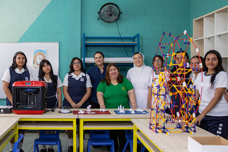Walmart y FRMA inauguran Aula STEAM en la Escuela Salesiana María Auxiliadora de Soyapango