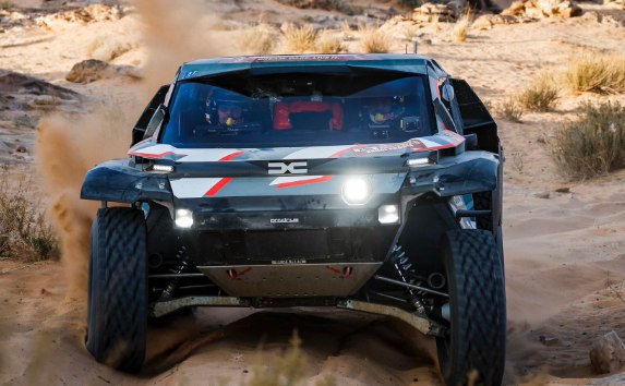 El piloto Nasser Al Attiyah gana etapa y recupera el liderato en el Dakar 2026