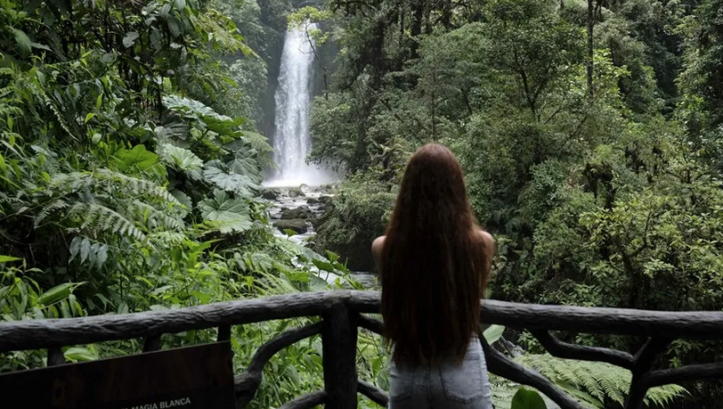 La llegada de turistas a Costa Rica aumenta un 10.3 % a 294,087 en enero de 2026