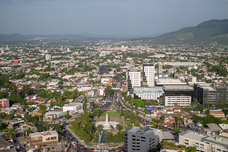 Frío y cielos despejados marcarán el inicio de semana en El Salvador