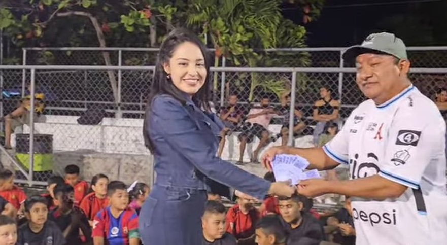 Ernesto Castro niega entrega de boletos de Shakira a diputados y exhorta a cuestionar a diputada Vilma Alfaro