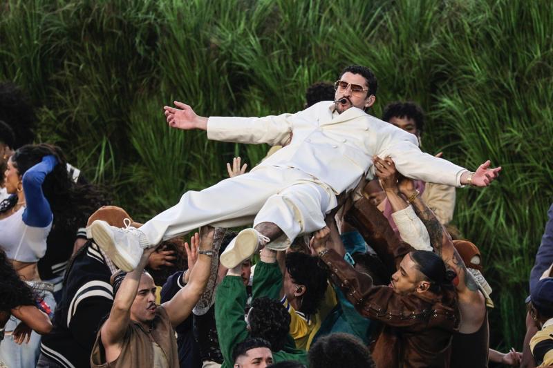 Bad Bunny enaltece a Latinoamérica con show histórico en Super Bowl