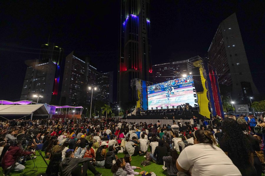 Miles de venezolanos salen a las calles para celebrar su primer Clásico Mundial de Béisbol