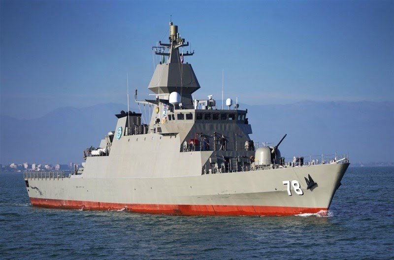 Un submarino de Estados Unidos hunde buque de guerra iraní cerca de Sri Lanka