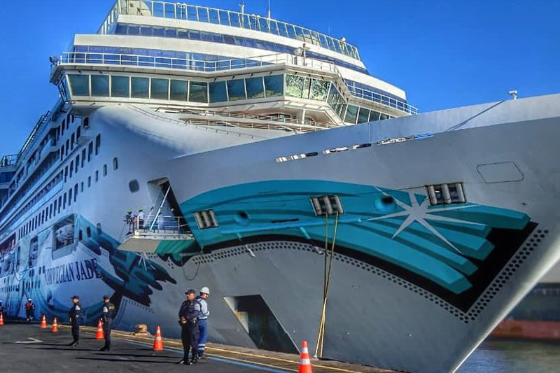 Crucero Norwegian Jade llega a El Salvador con 2,000 turistas a bordo